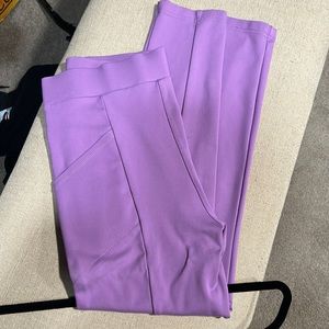 Betabrand violet skinny leg yoga dress pants. Size Large.